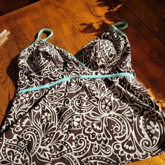 Caribbean Joe 2 Piece Swim Sun Bathing  Suit in size 10 Brown Print with accents - Picture 5 of 8